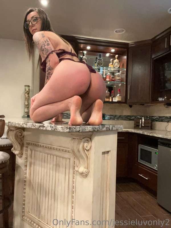 cum & watch me fuck myself and squirt on my bar 😜