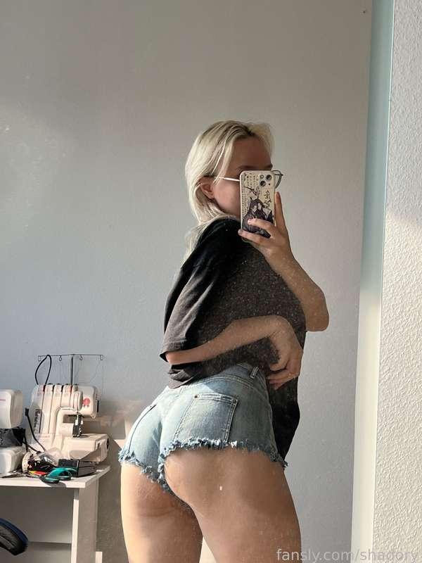 I bought new shorts for future cosplay 😌