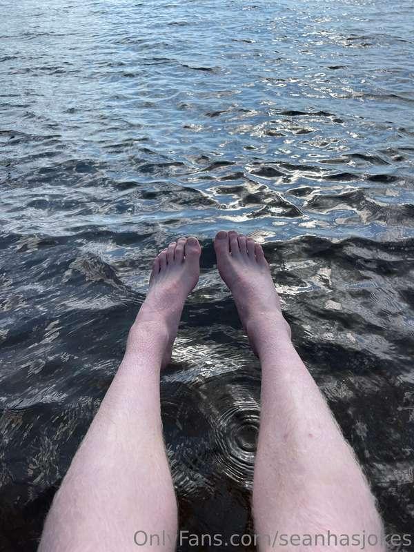 🦶🏼🦶🏼