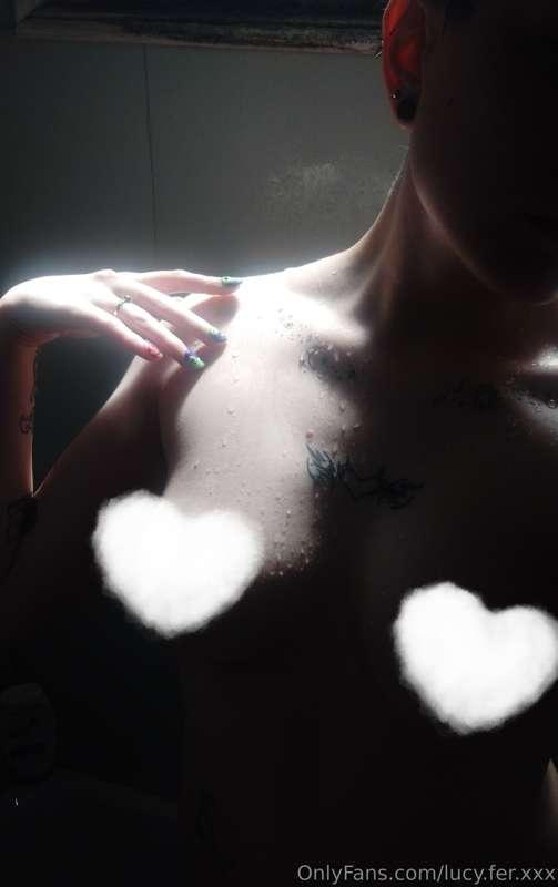 El post anterior son fotitos de mis 🍒 todas mojadas 🥺