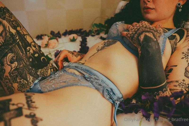 I'm doing a sale on my worn items this month!

tons of panti..
