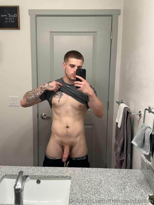Fuck it, hard cock pics for the win😜

DM me “jerk off” to se..