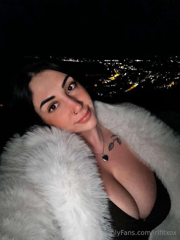 Is it the view that took your breath away… or me?👀