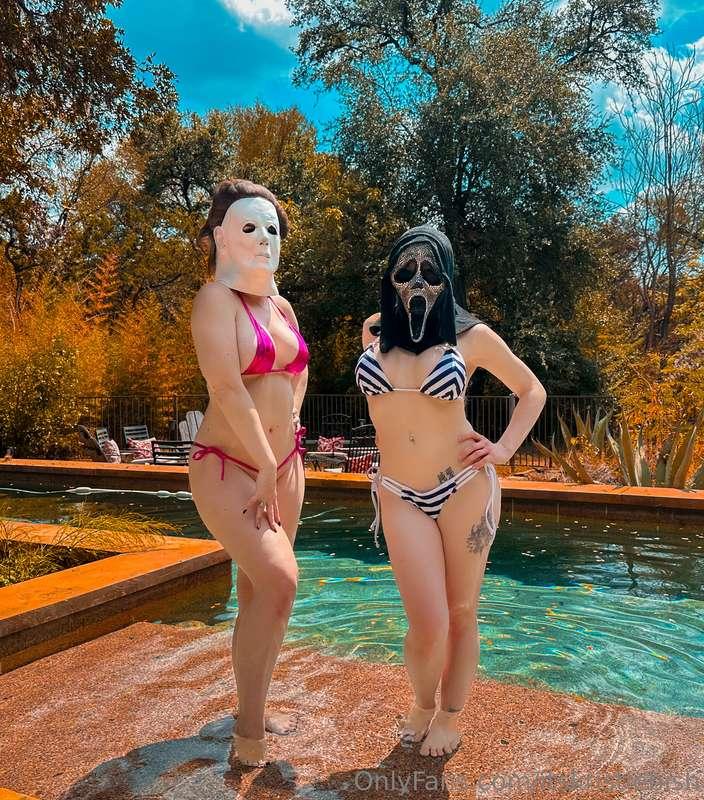 hehehe two tipsy serial k1llers in the pool, whats gonna hap..