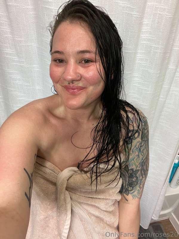 Morning shower selfie