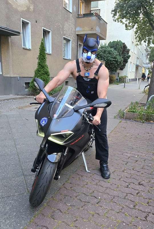 No peepee today, but a sexy bike 😜