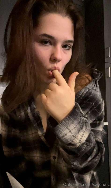 Sleepy morning in the kitchen 😙 Thinking of you while I lick..