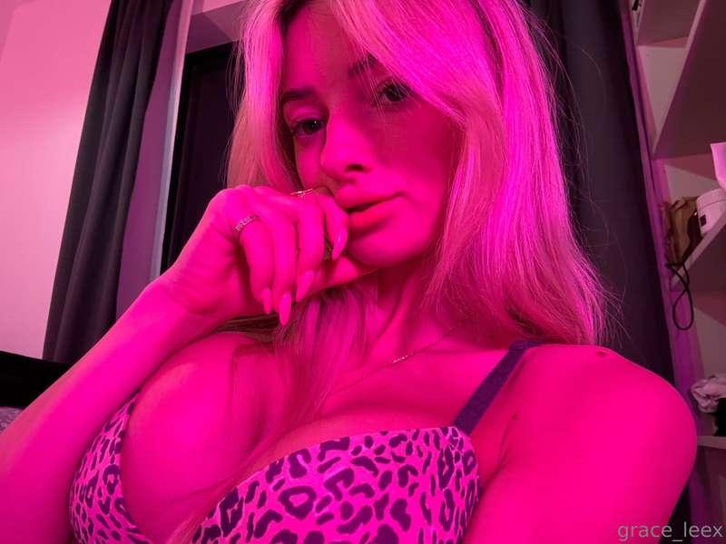 Drop a “💄” if you want the uncropped version sent privately…