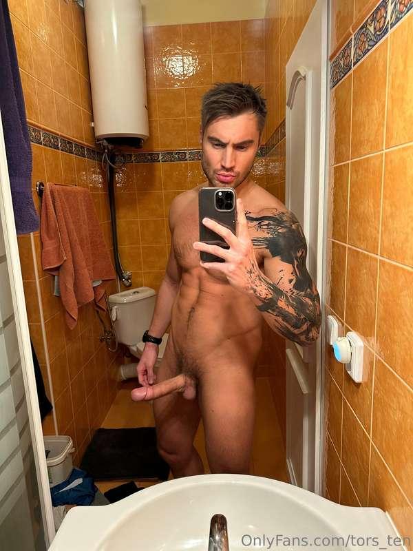 Hard times at bathroom 🍆