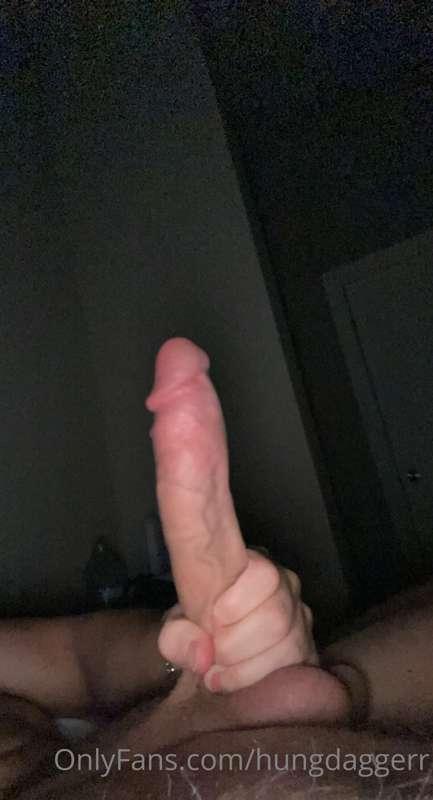 A couple of massive dick pics 🤤