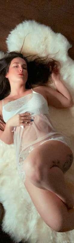 Send a tip and I'll do something sexy for you 😋

#fyp #bigass #thickthighs #gamergirl #bigboobs #gfe #girlnextdoor #amateur #blueeyes #booty 