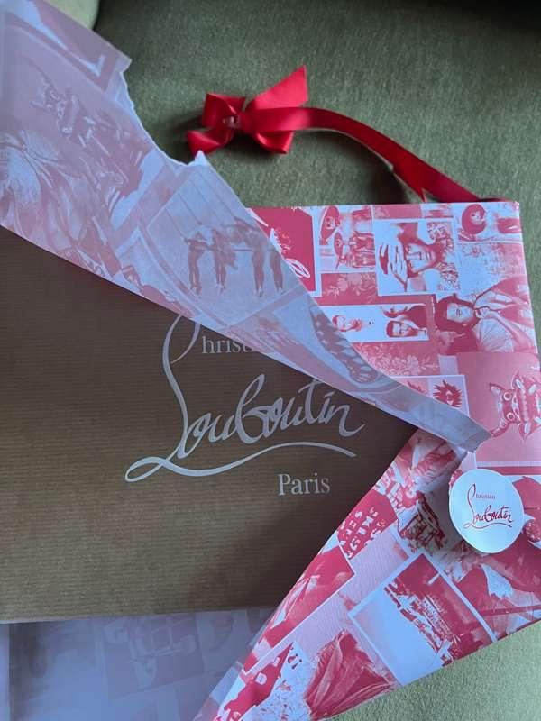 I have received these gorgeous heels from someone really rea..