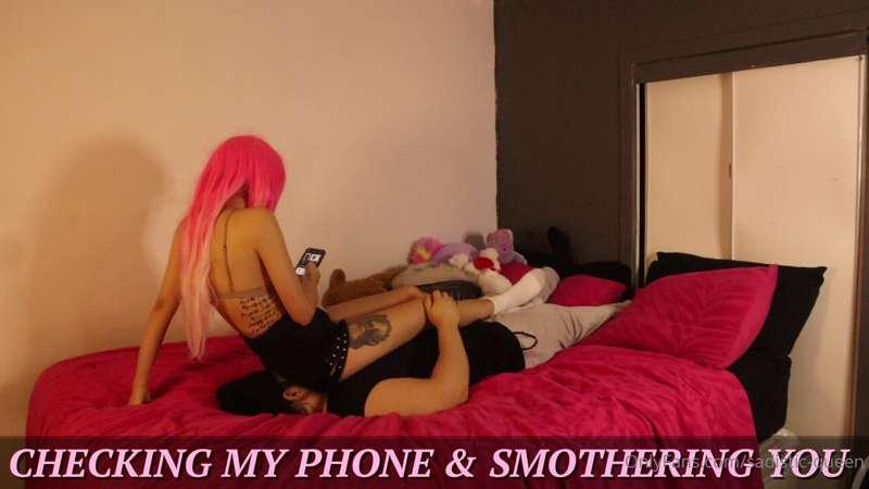 Checking My Phone & SMOTHERING My Slave - {HD 1080P}
_______..