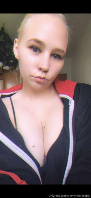 sammythickthighs1 image #0
