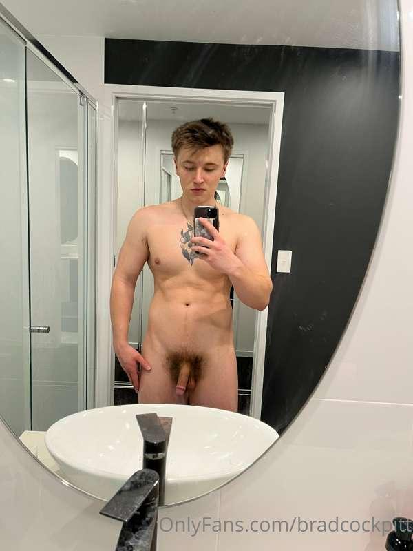 Anybody wanna suck my cock and get it hard? 🤪
