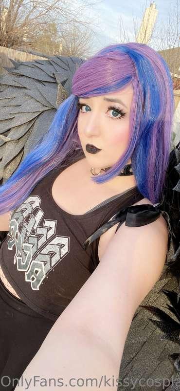 I didn’t take enough Luna pics to make an actual set so here..