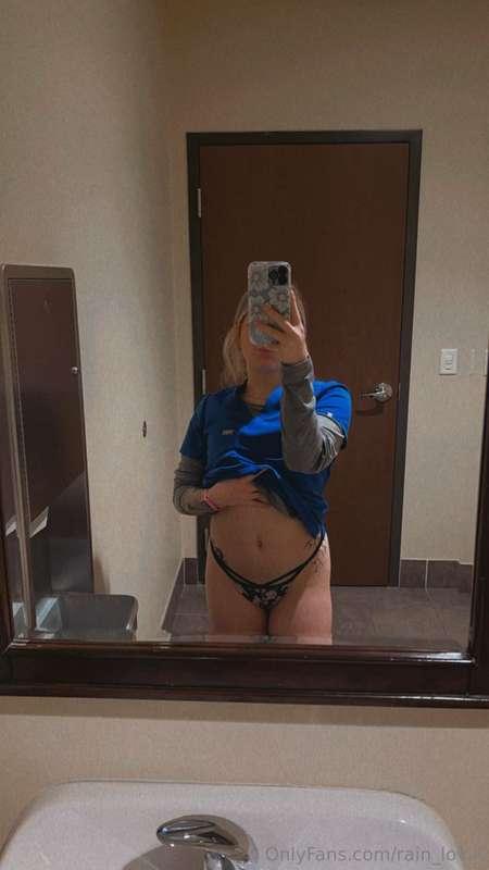 work is lonely today… DM me😩