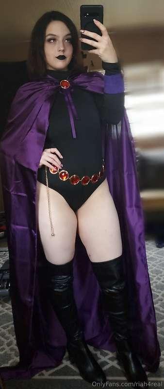 More pics of my Raven cosplay coming soon 👀👻