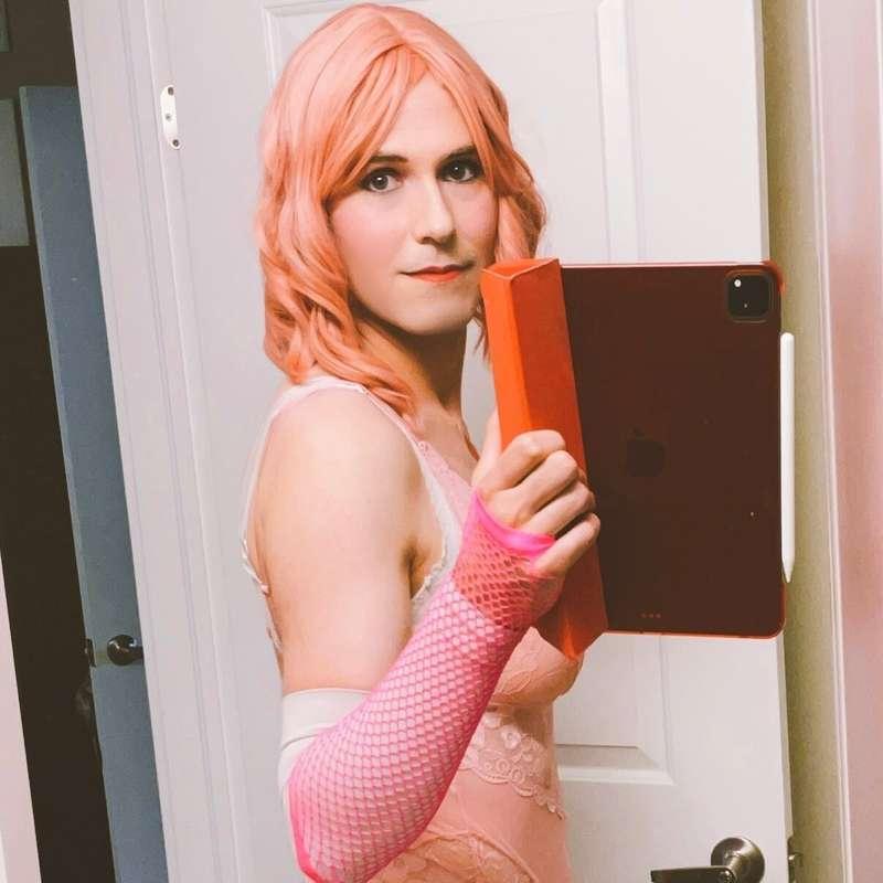 😇 Quick bathroom selfie 🤳