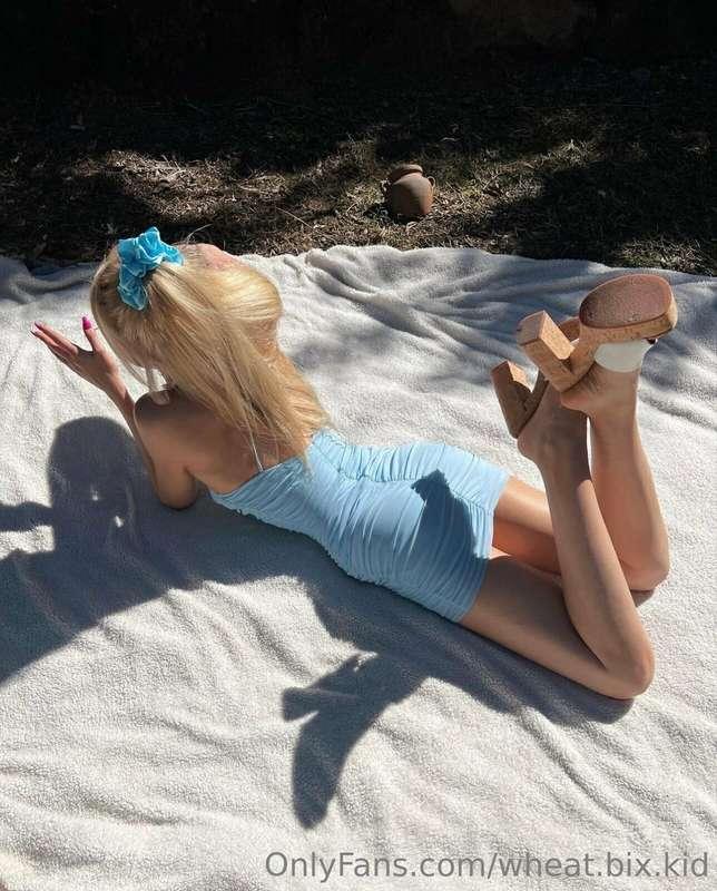 Cum lay down with me?