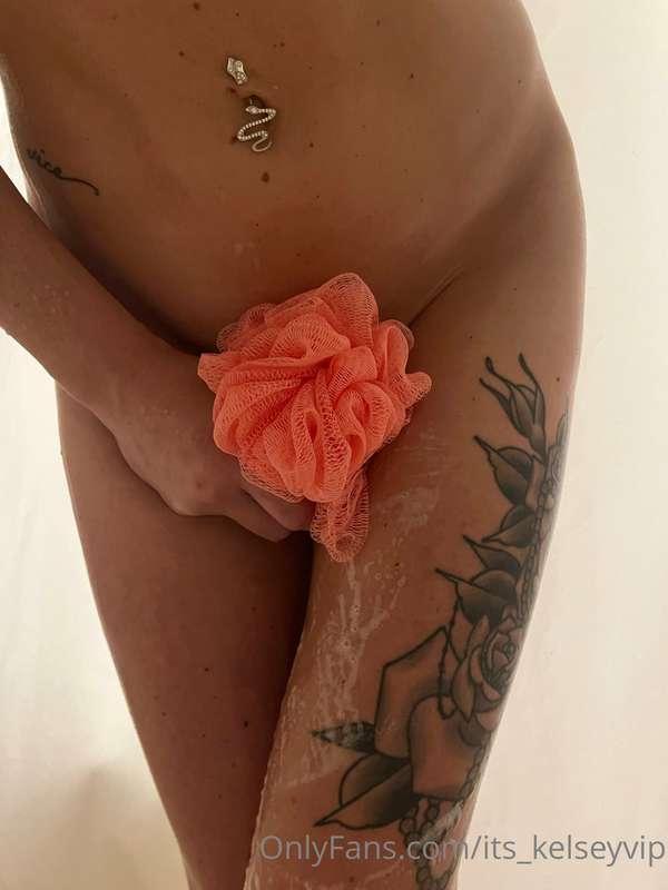 who’s joining me in the shower this morning? 🚿 🧼 

i’ve been..