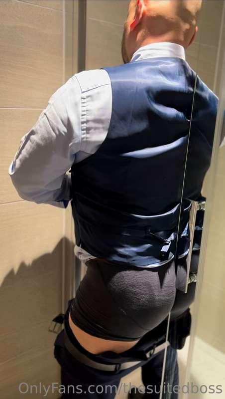 Morning shower ✅
Waistcoat on ✅
Boxers or briefs is the ques..