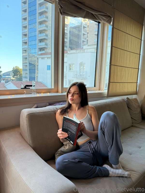quickly! tell me what is your fav book 😋