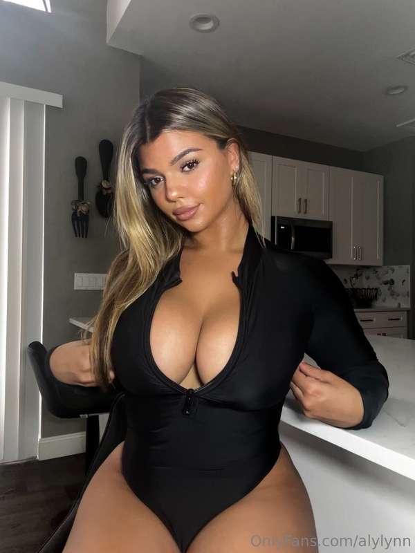 do I turn you on?? dm me right now ;)