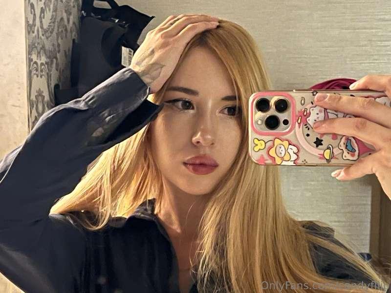 Mirror selfie check before heading out! 🤳 Decided to keep it..