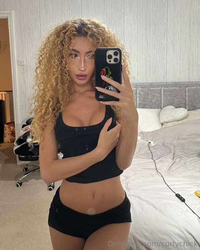 Hey everyone who’s new.. guess you like curly hair 😜🥵