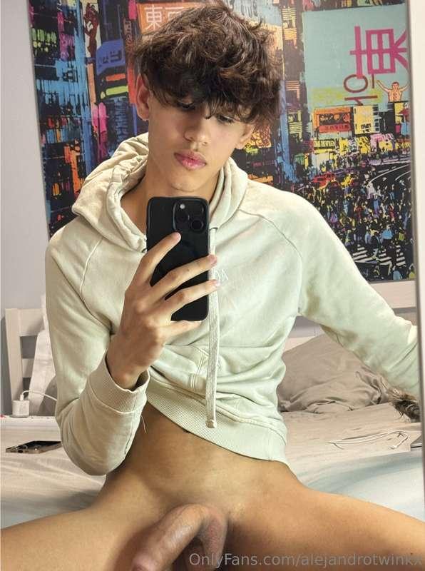 There is a surprise in my stories 🙈