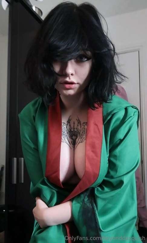 A Zelda/Link gown!!! Time to slay (literally)
Tip $20 to see..