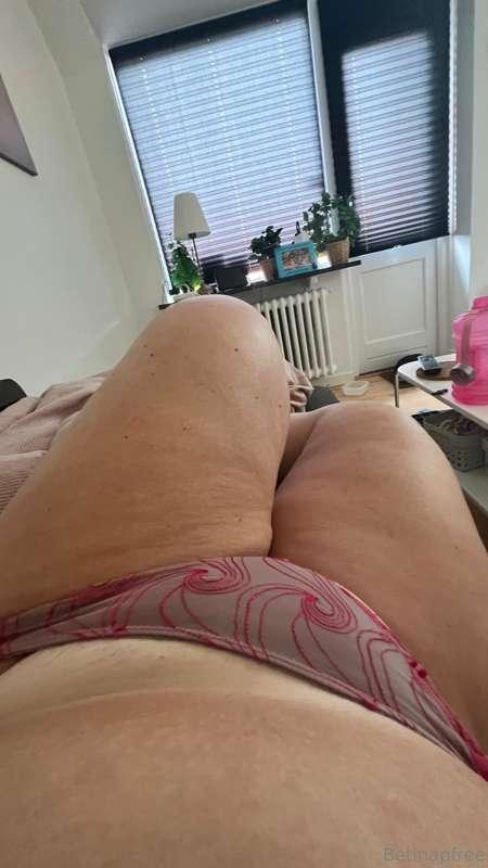 Do you like my tan line? 😍
