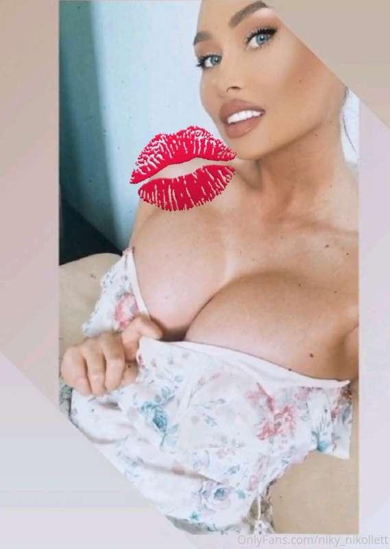 💋