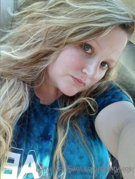 FREE PAGE cum watch this hot milf squirt 💦 😜 @sweethoneydrop..