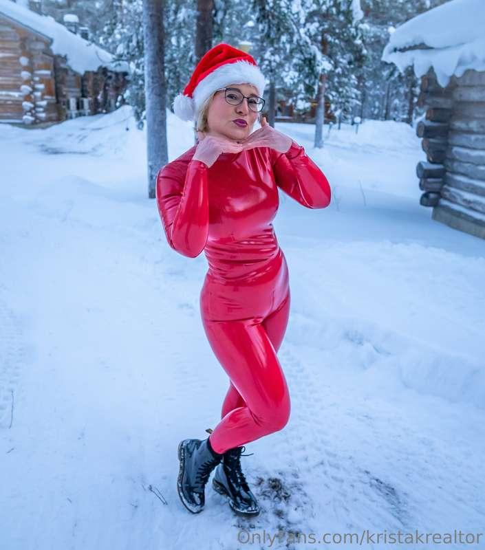 Season greetings from the arctic circle <3. Mrs Santa is fee..