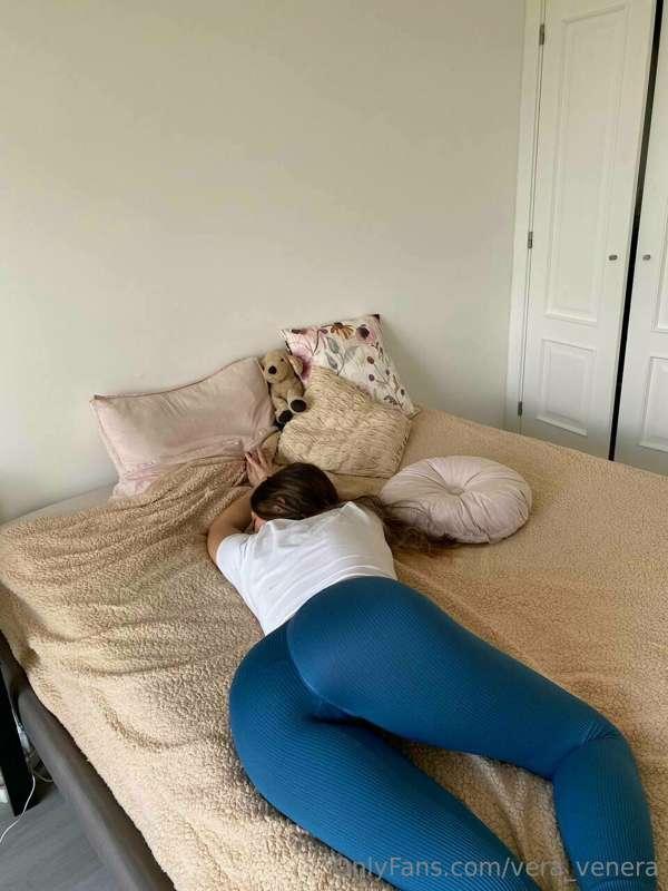 Can I just lie in bed like this all day?