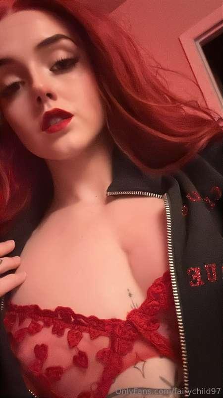 A little sneak peek from my photoshoot tonight ♥️💋❤️