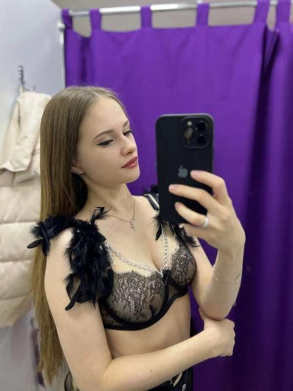 emiliashot image #1