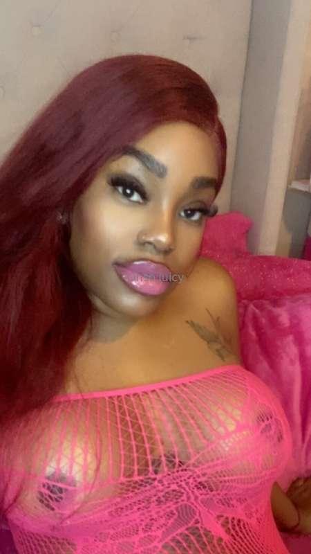Daddy I want to make your day better, dm me how 😋