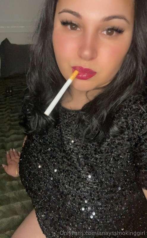 Do you like to see me smoking?🚬❤️😘