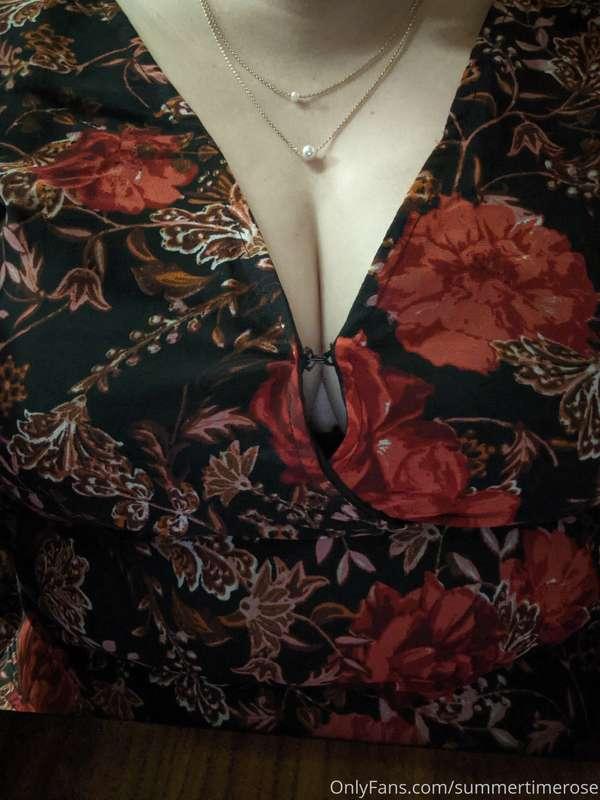 That poor clasp is working overtime 👀