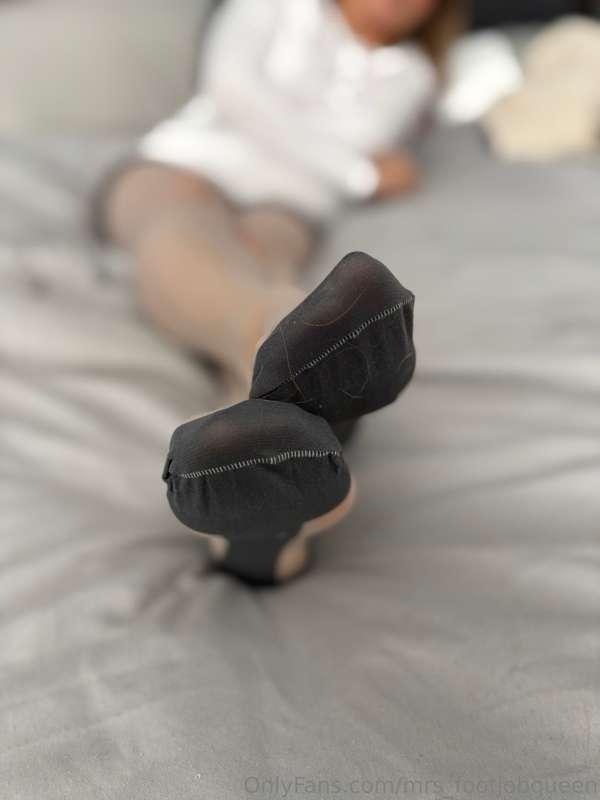 mrs_footjobqueen image #16