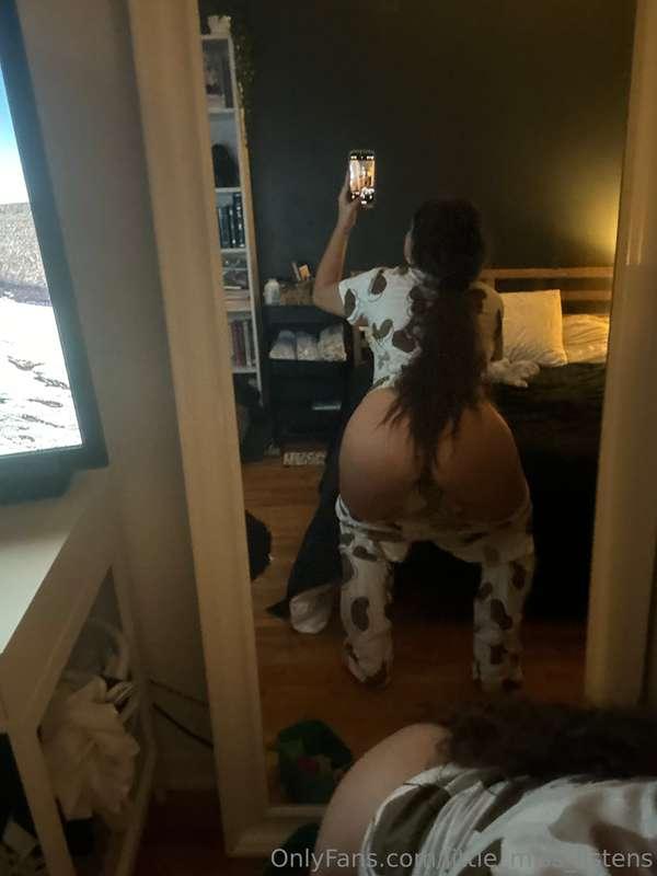 Hiiiii💕💕💕💕💕Do you like my PJ’s ? They’re so comfy but they’l..