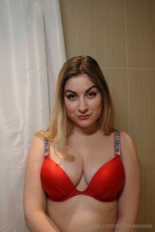 My Big Tits in my Slutty Red Victoria's Secret Bikini 😳 Woul..
