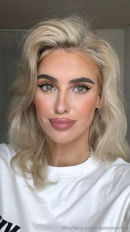 Today make up . let me know you like ?? 😇☀️