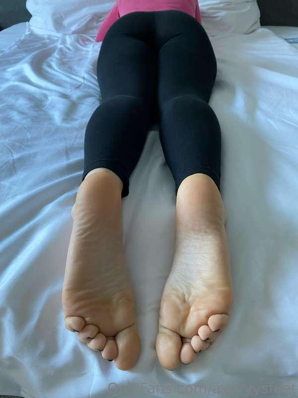 I‘ll promise to stay like this until I feel your warm 💦 on m..