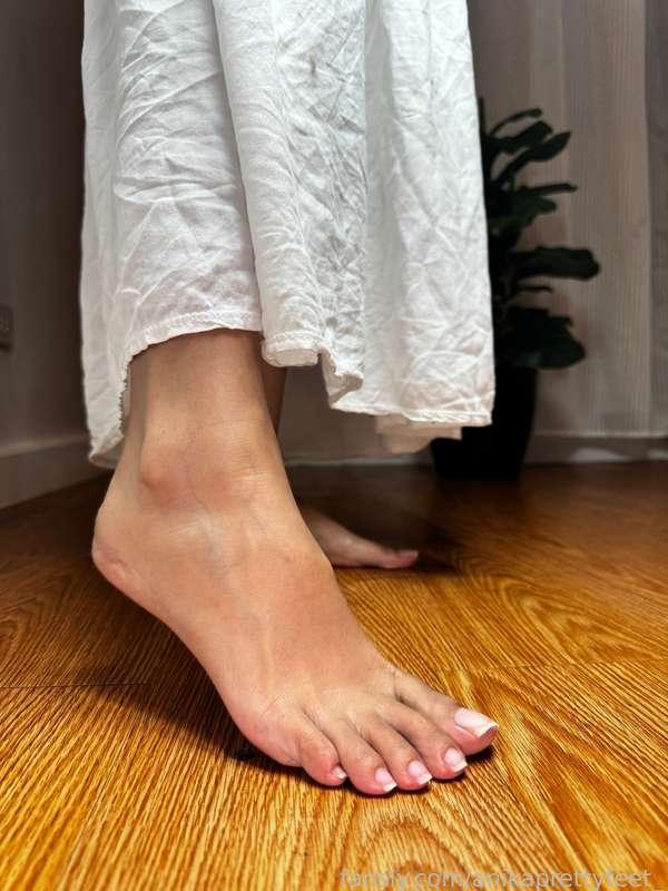 anikaprettyfeet_ image #1