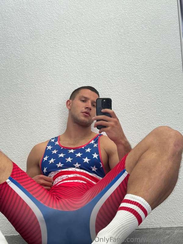 Look at me while I make you weak 😏