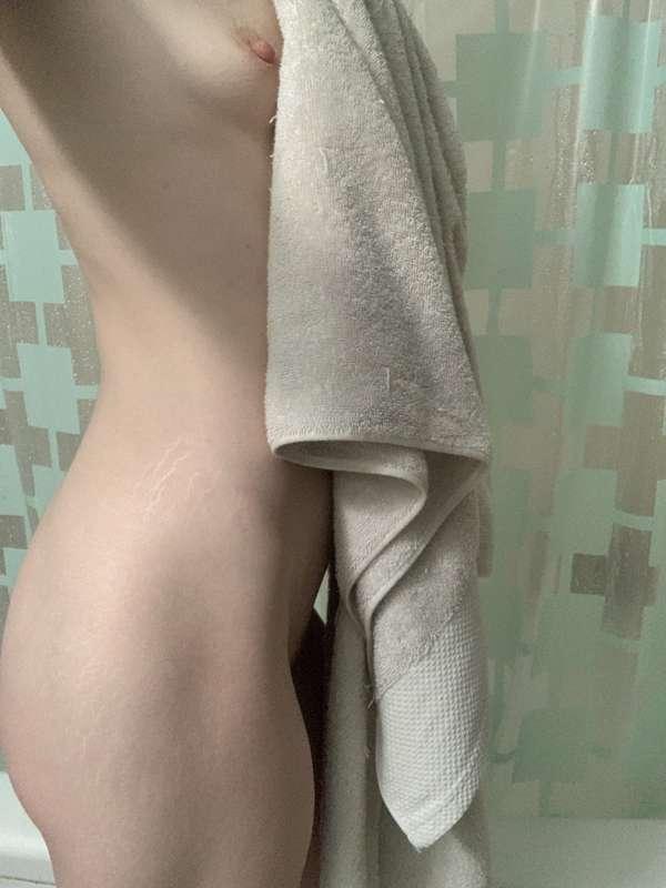 Itty bitty side boob 😉🍒😍
💜 cum and get clean with me 😉💦